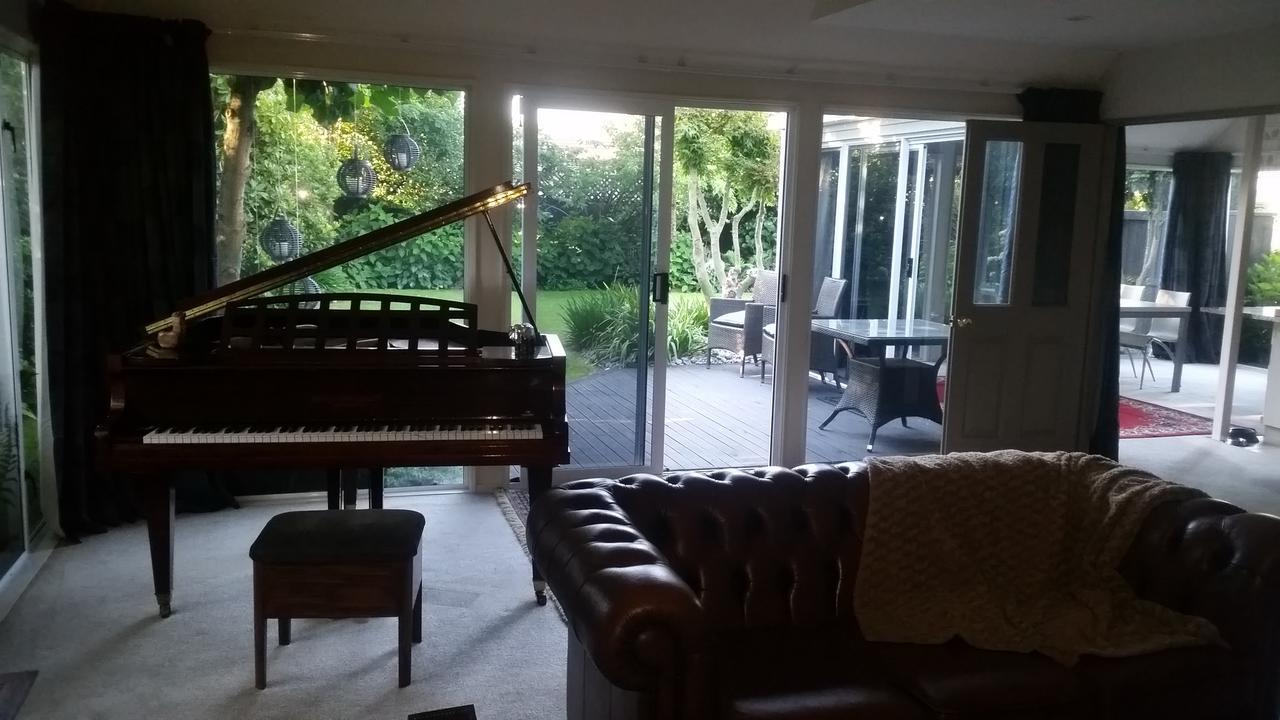 Berni'S Boutique Bnb Christchurch Dış mekan fotoğraf